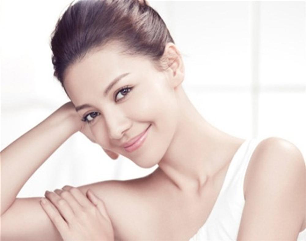 Sử dụng kem tắm trắng đúng cách .