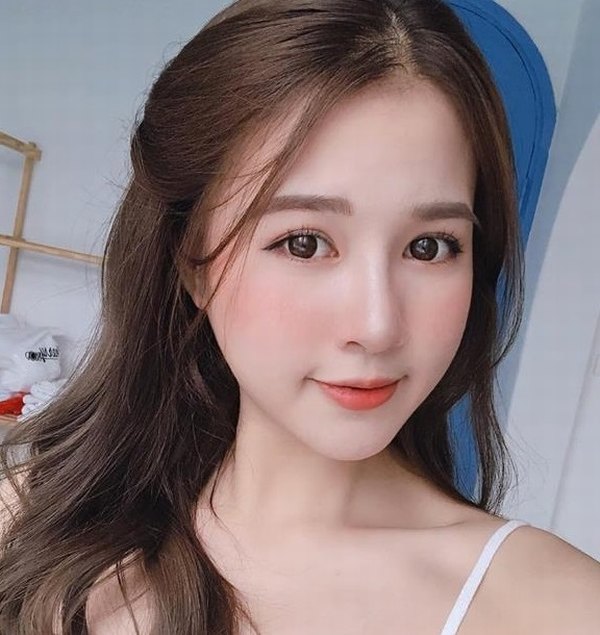 Con gái, chỉ cần dáng mũi cao thon cũng đủ xinh đẹp rồi