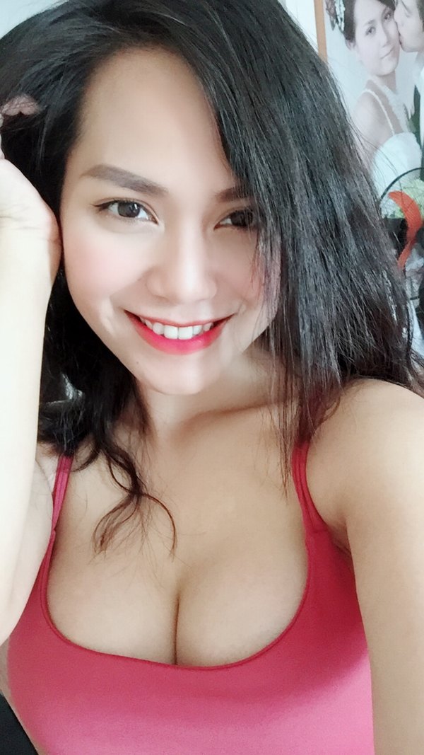 Để sở hữu vòng 1 căng đầy, nhiều người cho rằng phải ra nước ngoài mới đảm bảo an toàn và tính thẩm mỹ