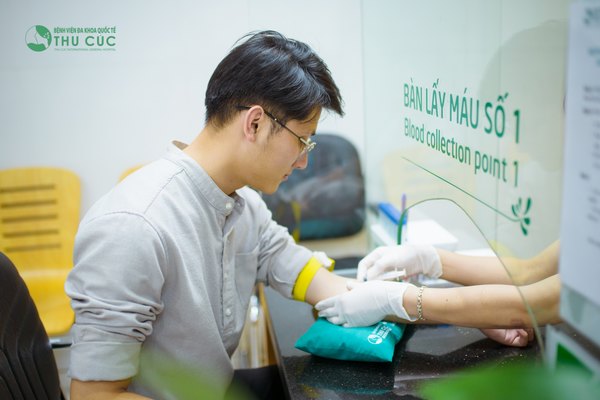 Khách hàng được kiểm tra sức khỏe đầy đủ trước khi thực hiện phẫu thuật