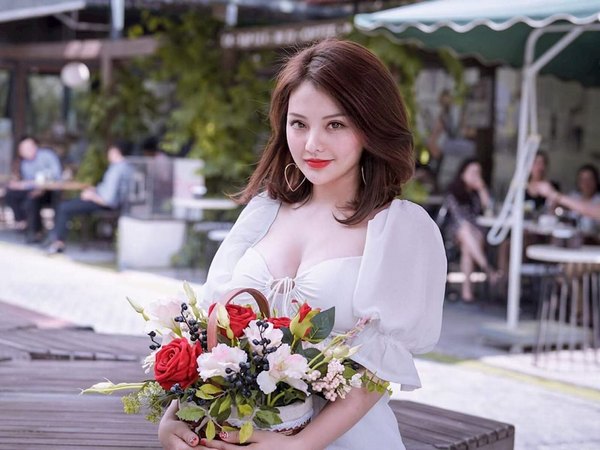 Hotgirl Trà My sở hữu vòng 1 căng tròn tự nhiên sau khi nâng ngực tại Thu Cúc