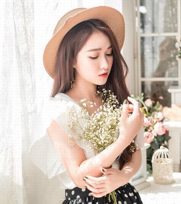 Dáng mũi của hotgirl Hương Giang sau 10 ngày thực hiện phẫu thuật