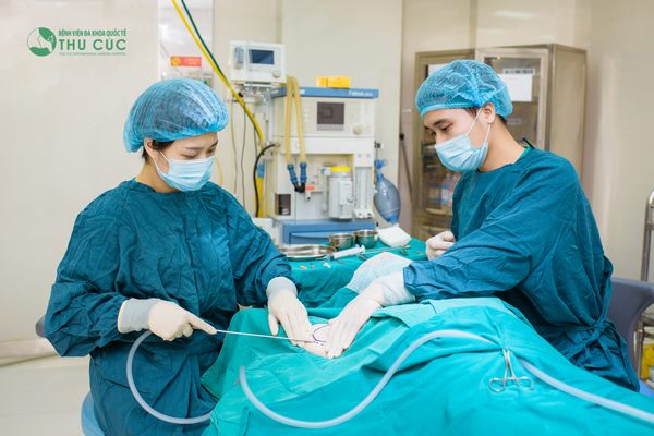 Qúa trình phẫu thuật được diễn ra trong phòng mổ vô khuẩn 1 chiều hiện đại bậc nhất