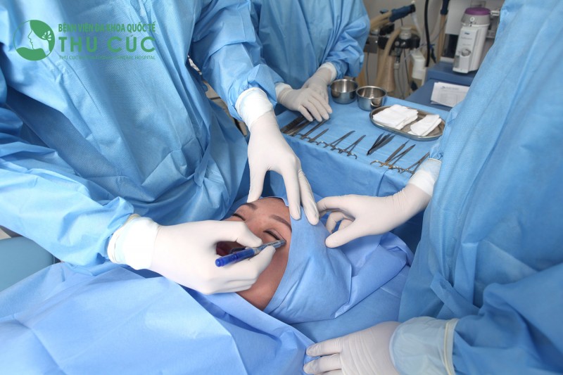 Thẩm mỹ nhấn mí mắt