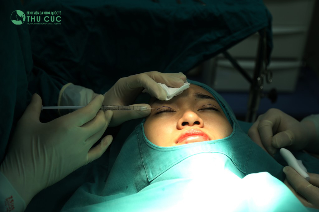 nhấn mí mắt