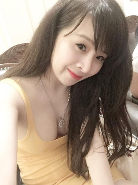 9x-ngoc-thuy-nang-nguc-de-luon-quyen-ru-trong-mat-chong2