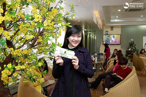 Mong muốn “tân trang” lại vòng 1, bạn Lương Quỳnh (sn 1993, Hà Nội) cảm thấy khá may mắn khi được tặng 40% phí nâng ngực ngay đầu năm mới