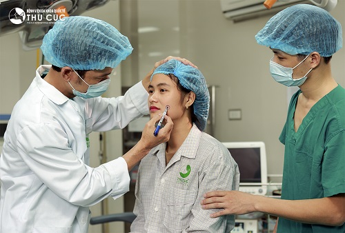 Quy trình phẫu thuật an toàn được thực hiện nhanh chóng, không đau rát