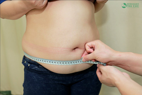 Vòng bụng lên đến… 100 cm là con số quá khủng đối với một cô gái