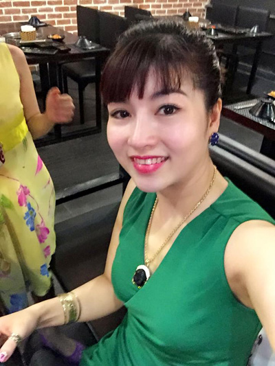 Dáng mũi cao, thon, hài hòa giúp các đường nét khác trên khuôn mặt nổi bật hơn. Nhìn thế này thì ai nghĩ chị Thảo đã đến “tuổi băm” chứ!