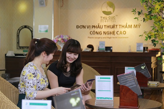 “Đừng bao giờ nghĩ rằng, yêu thương chồng là cả đời cặm cụi quanh chồng, lúc nào cũng phải lo giữ chồng sợ anh ta thay đổi. Tại sao không làm một người phụ nữ xinh đẹp, thông minh để anh ta phải lo giữ gìn?”, chị Tâm chia sẻ.