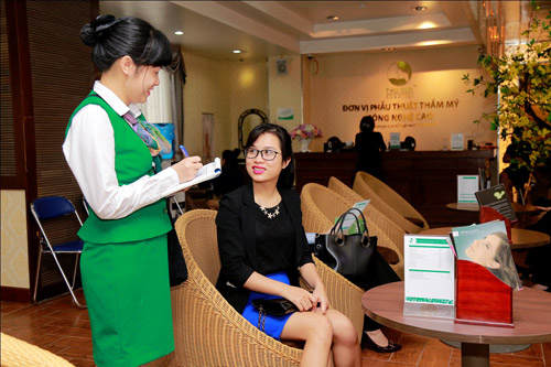 Nữ kế toán viên 8X dành nhiều thời gian tìm hiểu thông tin và đã quyết định tìm đến Bệnh viện Thu Cúc để đăng ký dịch vụ hút mỡ với công nghệ Vaser Lipo hiện đại.