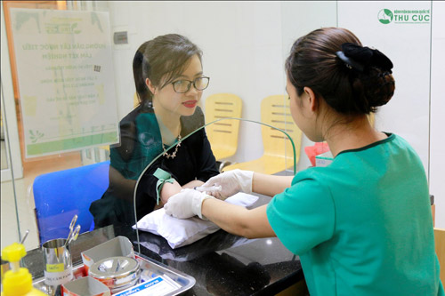 nghiệm y tế: thử máu, đo huyết áp, thử phản ứng thuốc…