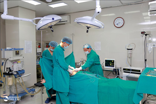 Công nghệ hút mỡ Vaser lipo sử dụng sóng siêu âm tần số cao tác động trực tiếp phá hủy liên kết mô mỡ rồi hóa lỏng, đưa ra ngoài nhẹ nhàng qua đầu hút siêu nhỏ, hoàn toàn không để lại sẹo thẩm mỹ. Đây cũng là phương pháp hút mỡ tiên tiến được chứng nhận hiệu quả và an toàn.