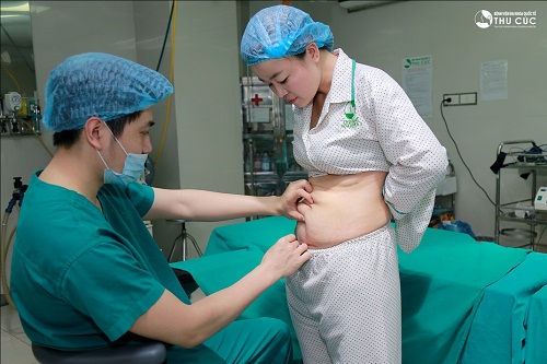 Còn mỡ thừa vùng bụng thực sự là “nỗi ám ảnh kinh hoàng” của bất kỳ bà mẹ trẻ nào.