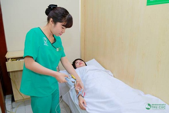 Sự tận tâm của các điều dưỡng viên sau phẫu thuật khiến chị Phương hài lòng.