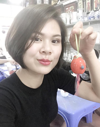 Với đôi mắt đẹp, Nguyễn Ngân tự tin “zoom cận cảnh” gương mặt của mình trong những khoảnh khắc đời thường của cuộc sống.