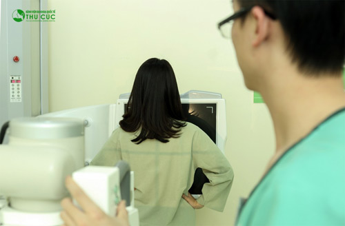 Ngoài những bước kiểm tra y tế thông thường: thử máu, phảu ứng thuốc, đo tim mạch, huyết áp… khách hàng thực hiện phẫu thuật nâng ngực tại Thu Cúc sẽ được chụp X-quang để đảm bảo mọi điều kiện theo quy định.