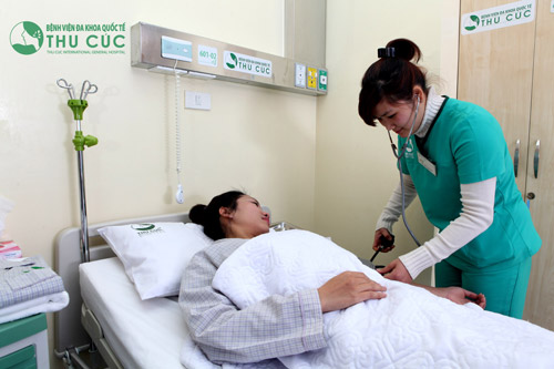 Sau khi hoàn thành phẫu thuật, các bạn sẽ được nghỉ ngơi và theo dõi tại phòng nội trú tiện nghi 2-3 ngày với sự túc trực 24/24h của đội ngũ điều dưỡng viên chuyên nghiệp.