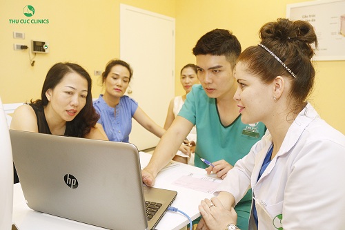 Giảm đến 60% phí dịch vụ spa, Thu Cúc Clinics mang đến cho khách hàng nhiều lựa chọn như: cải thiện da khô, nhạy cảm hay làm trắng da bằng vitamin C… dựa trên sự thăm khám, tư vấn tỉ mỉ của bác sĩ uy tín từ nước ngoài trong tuần đầu khai trương.