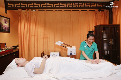 Và tặng voucher trị giá 1.200.000đ cho 2 buổi massage trị liệu thư giãn toàn thân bằng 2 tay, áp dụng với khách hàng làm đẹp có hóa đơn từ 2 triệu trong ngày khai trương 31/07/2016.