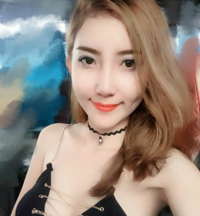 Mỗi khi nói cười, đôi má lúm của Quyên thu hút ánh nhìn của không ít chàng trai.
