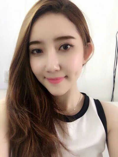 Sở hữu đôi má lúm giúp các cô gái lúc nào cũng tỏa sáng, tràn đầy sức sống. Đây cũng là nét duyên ngầm mà cô gái nào cũng mong sở hữu.