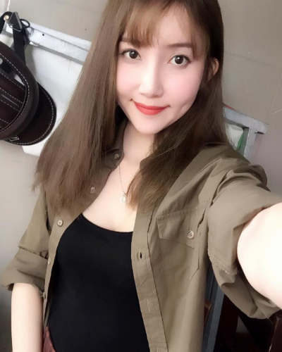 Tiểu phẫu tạo má lúm ở Thu Cúc rất nhanh gọn, an toàn và mang lại hiệu quả tức thì. cô bạn chia sẻ: “Lúc tiêm tê thì cũng hơi đau chút xíu thôi nhưng lát sau thấy má lúm ưng quá nên tôi gần như không cảm thấy gì nữa”.