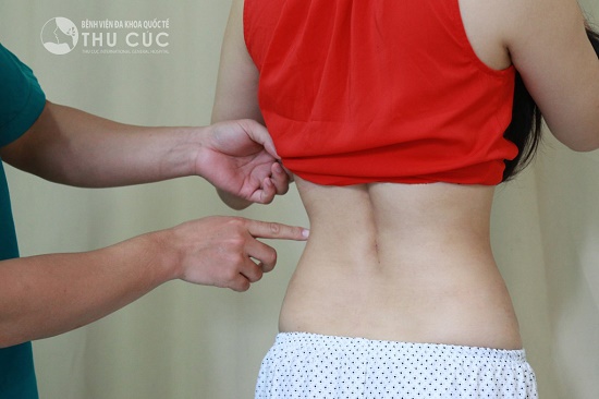 Sau khi xuất viện, chỉ với thời gian ngắn tự chăm sóc tại nhà chỉ sau 2 tuần, vòng eo của cô nhỏ lại một cách bất ngờ. Không chỉ mỡ bụng, mỡ lưng tạn biến mà tình trạng rạn trên da cũng được khắc phục đáng kể.