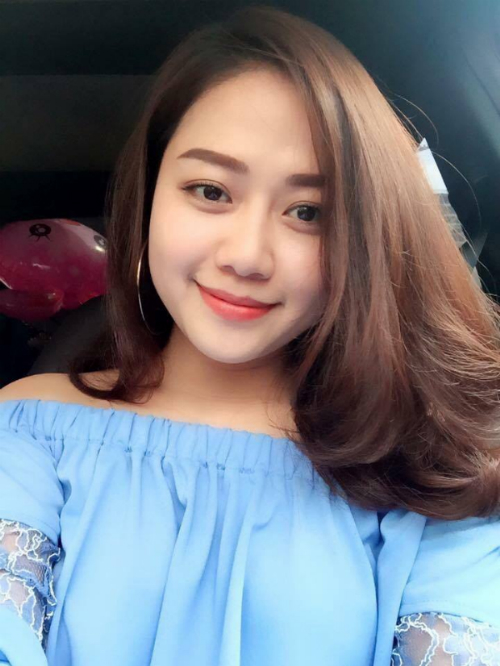 Mai Phượng (27 tuổi, chủ shop thời trang tại Hà Nội) luôn tâm niệm bản thân phải đẹp thì mới có thể tự tin tư vấn cho khách hàng. Vì vậy, cô gái trẻ đã quyết định thực hiện bấm mí Babi Eyes tại Thu Cúc để cải thiện đôi mắt một mí. Mai Phượng cho biết, sau bấm mí, cô không chỉ sở hữu đôi mắt đẹp mà công việc kinh doanh cũng “thuận buồm xuôi gió” hơn trước.