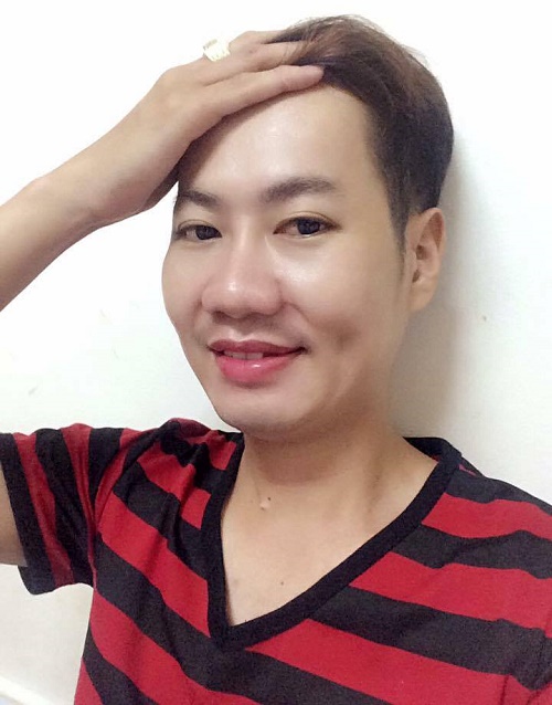 Chỉ cần một biểu cảm nhẹ, đôi má lúm đã hiện rõ trên khuôn mặt. Đây cũng được coi là điểm nhấn giúp khuôn mặt 9x trở lên “ấn tượng” hơn trong mắt phái nữ.