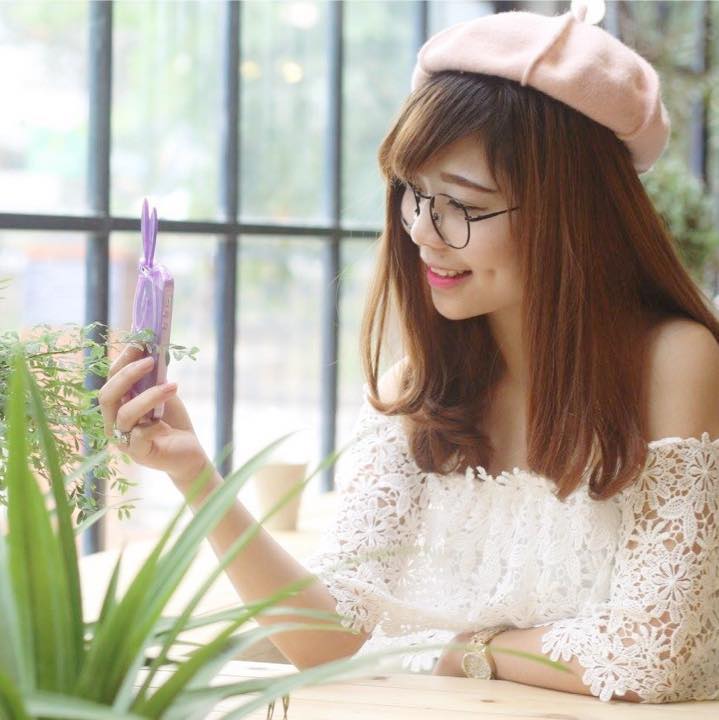 9x Nguyễn Hạnh tạo má lúm, tân trang nhan sắc đón xuân