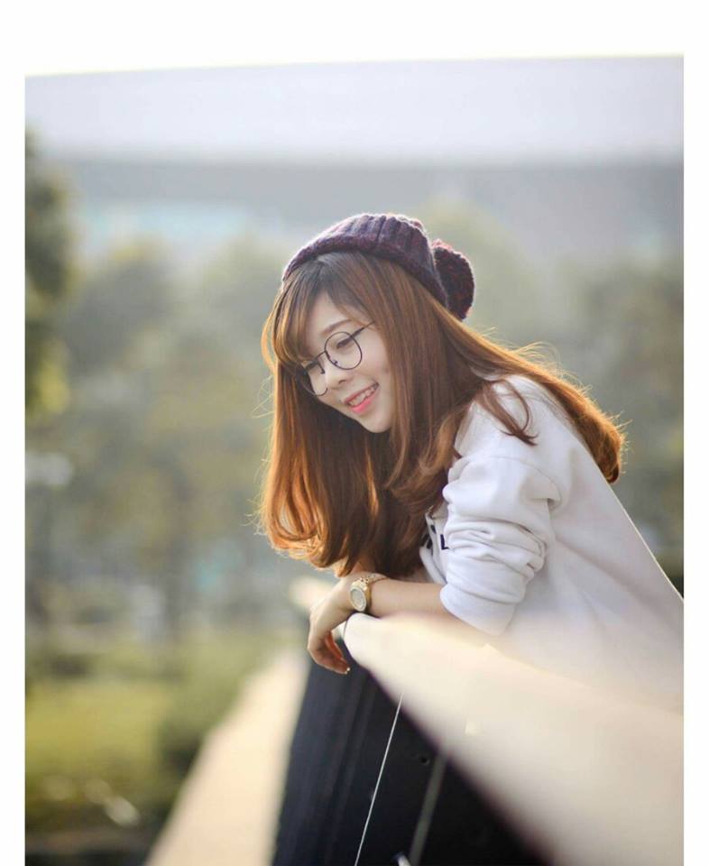 9x Nguyễn Hạnh tạo má lúm, tân trang nhan sắc đón xuân
