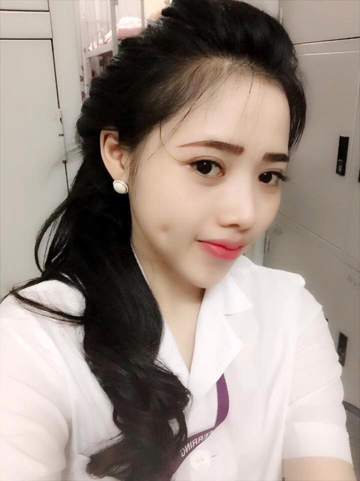 Chiêm ngưỡng đôi môi chuẩn Hàn cực hot của nữ y tá trẻ Thu Huyền