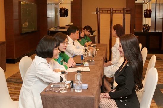 thu-cuc-dong-hanh-cung-hoa-khoi-du-lich-viet-nam-mua-dau-tien-6