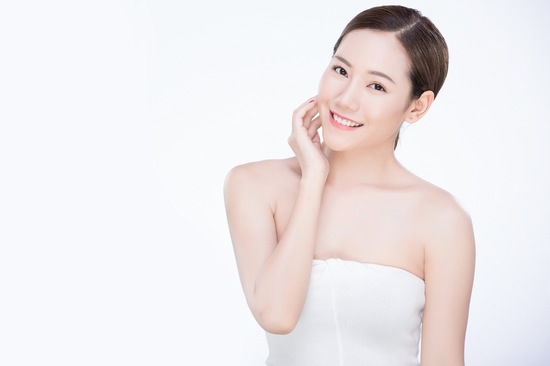 Sẹo do mụn trứng cá để lại gây rất nhiều phiền toái cho các eva.