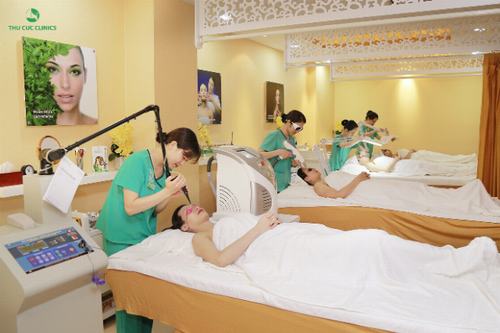 Phương pháp trị sẹo rỗ cho da dầu hiệu quả nhất được chuyên gia khuyên dùng chính là sử dụng công nghệ trị sẹo Laser CO2 Fractional.