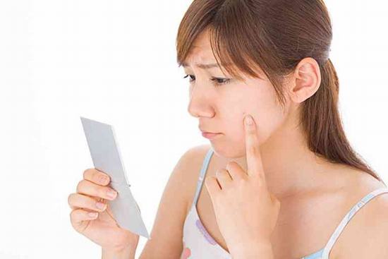 Dù tồn tại ở dạng sẹo nào thì làn da của bạn thì thẩm mỹ làn da bạn cũng sẽ bị ảnh hưởng nghiêm trọng.