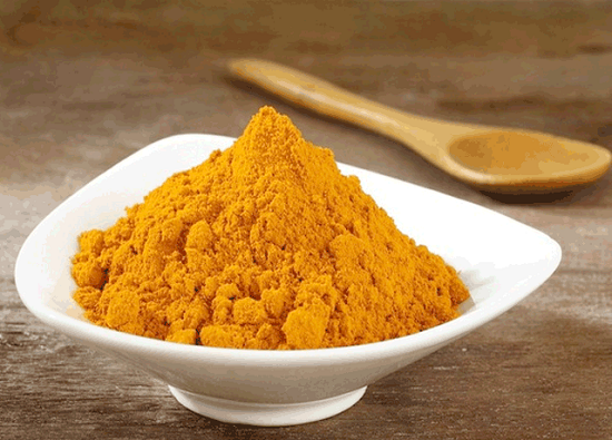 Nghệ có chứa hoạt chất curcumin với đặc tính chống oxy hóa mạnh nên có thể kháng khuẩn, chống nhiễm trùng cực tốt cho làn da.