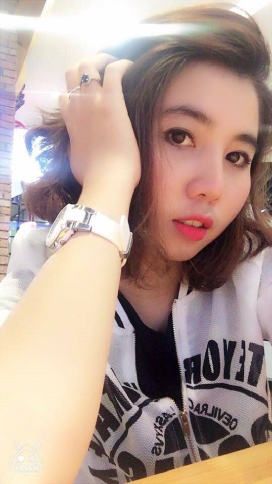 Vậy mới bảo con gái thời nay đừng sợ xấu, chỉ cần quyết tâm thay đổi thôi là hóa thiên nga hết. Nâng mũi đúng là "chìa khóa" với nhan sắc, vì thường là những lúc nhìn lại ảnh của cái thuở ngày xưa, nhiều khi giật hết cả mình vì hồi đó… mình quê thế!