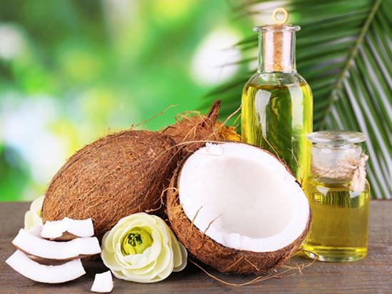 Dầu dừa cũng là một trong những cách triệt lông đơn giản, hiệu quả ngay nhanh chóng mà chị em nên tham khảo áp dụng.
