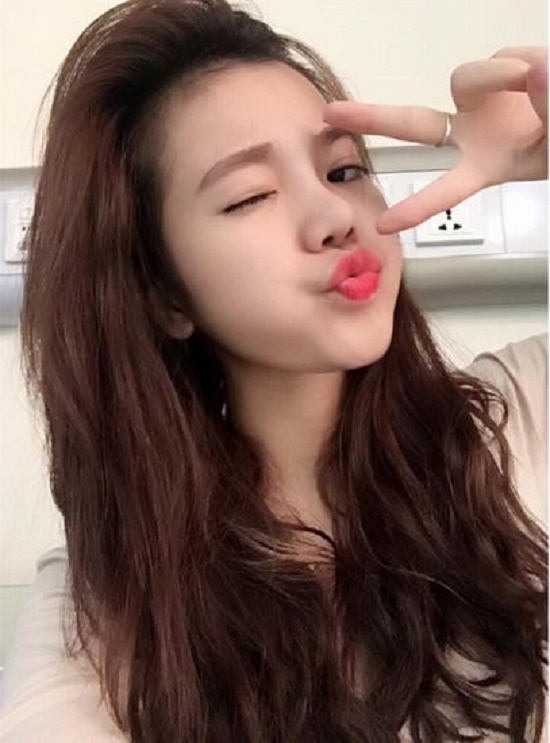 Trên khuôn mặt, dù các đường nét khác còn mờ nhạt thì cứ sở hữu đôi môi trái tim thôi là đã đủ sexy, cuốn hút rồi!