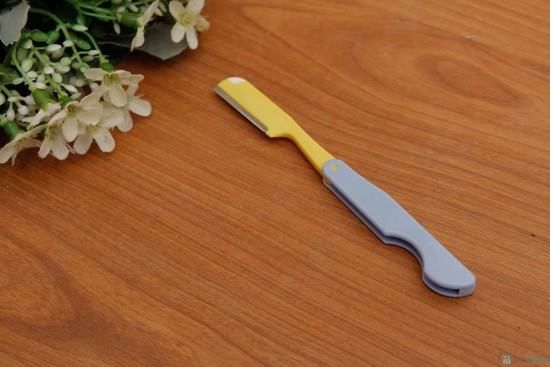 Waxing cũng như cạo, dễ dàng loại bỏ nhiều lông cùng 1 lúc nhưng cũng không thể loại bỏ sạch lông.
