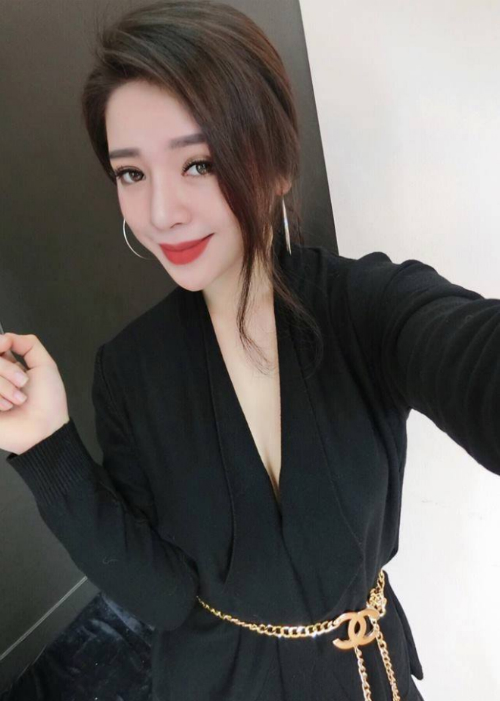 Dáng mũi thanh tú giúp Vân Trinh chụp đẹp ở mọi góc nhìn.