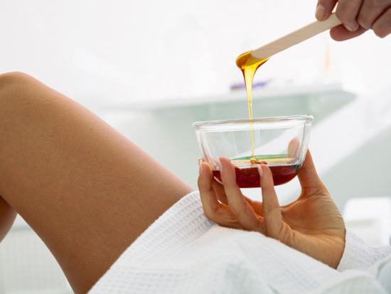 Mật ong là nguyên liệu thiên thiên quen thuộc có tính kháng khuẩn tốt, chống lại quá trình oxy hóa và hàm lượng kali cao.
