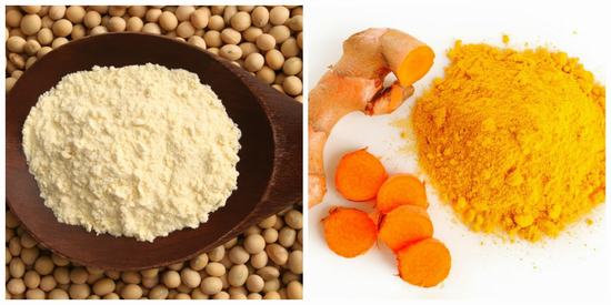 Trộn đều bột nghệ với bột đậu nành theo tỉ lệ 1:1 và thêm 1 chút nước hoặc sữa tươi sao cho tạo thành hỗn hợp sệt.