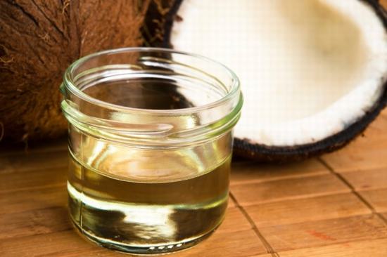 Cách chữa viêm nang lông bằng dầu dừa
