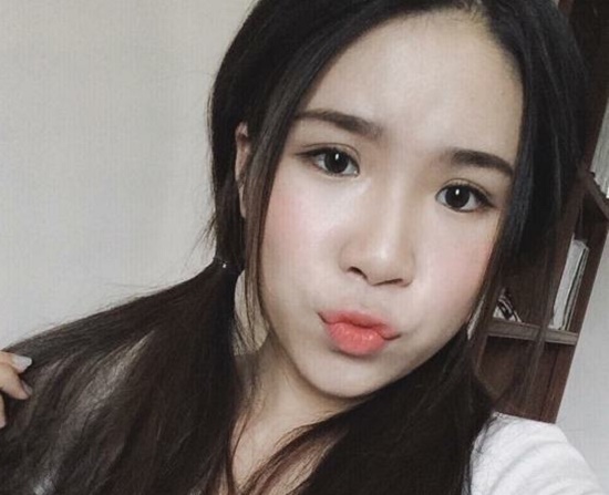 “Nhiều người xem phẫu thuật thẩm mỹ là “thứ” đáng sợ nhưng thực hiện ở Thu Cúc rồi thì mình có thể khẳng định quy trình thực tế rất dễ dàng và nhanh chóng. Cắt mí không chỉ giúp mình có ngoại hình đẹp hơn mà đây cũng là sự “đầu tư” dài hạn cho nghề nghiệp và cả tình yêu nữa” – Hồng Anh chia sẻ