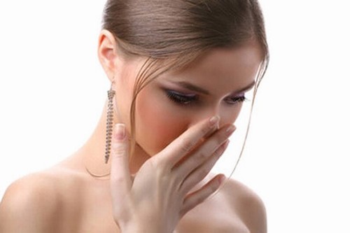 Xăm môi có sưng không, bao lâu thì hết sưng?