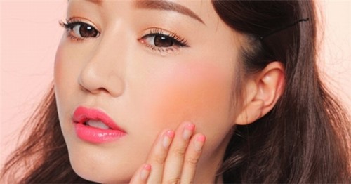 Phun mí mắt là biện pháp đơn giản nhất để khắc phục mắt nhỏ, mắt nhợt nhạt.